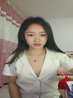 丰臀巨乳黑丝高跟小师妹大白天与粉丝野战吞精